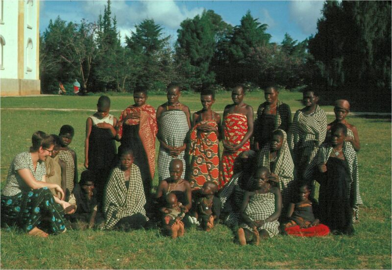 Jilek-Aall with the first group of female patients at Mahenje, Tanzania.
Photo: Wolfgang Jilek